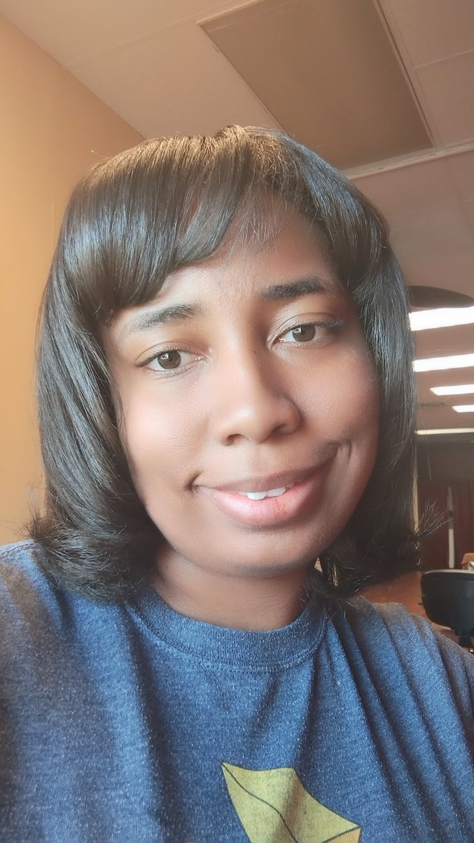 LorealHarris1's tweet photo. Went to get my hair done today 😉 how do I look? Personally I look like one of those 50s pin up chicks with this hair LOL #HowDoILook https://t.co/yIOGWhfuJS