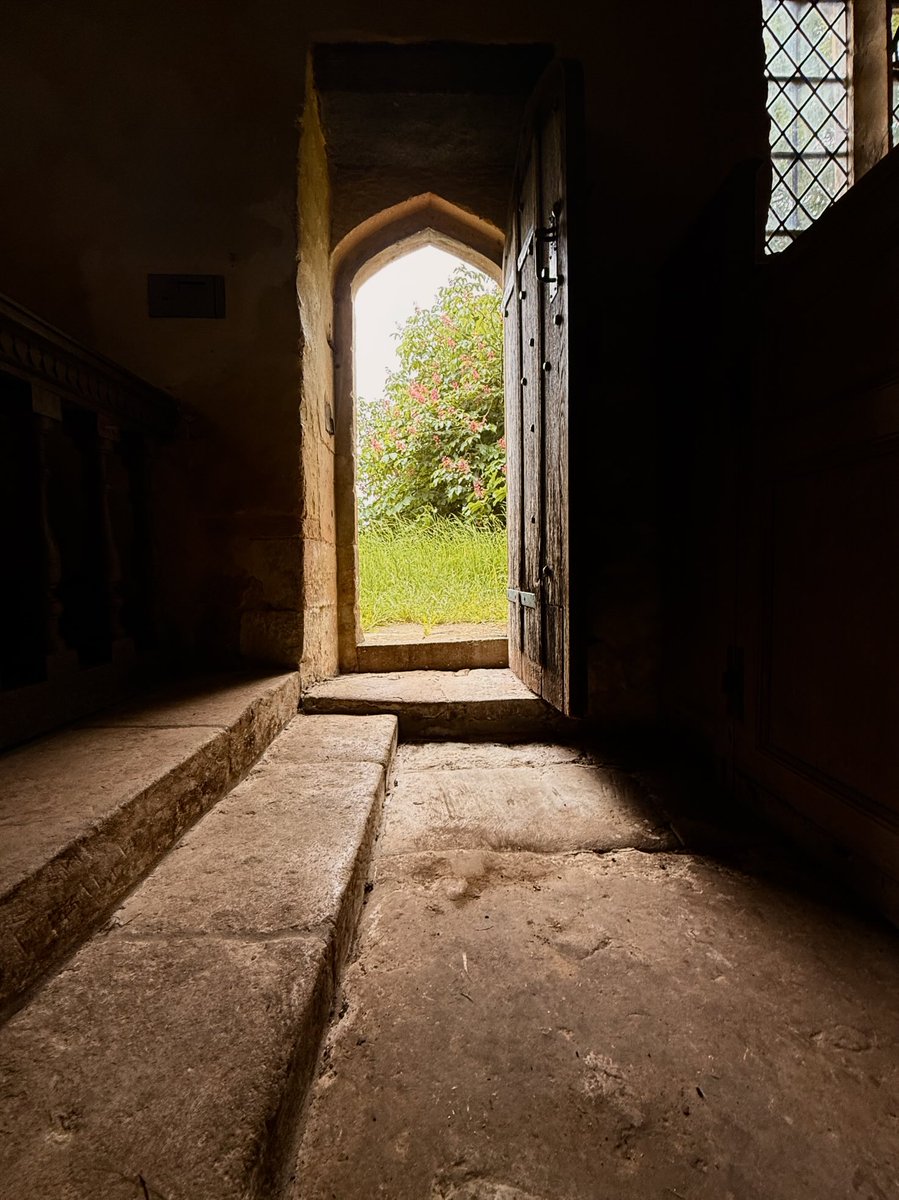 A glimpse is all I’ve the energy to post tonight of my visit to Old St Cuthbert’s, Oborne, today.  🙋‍♀️🕯️