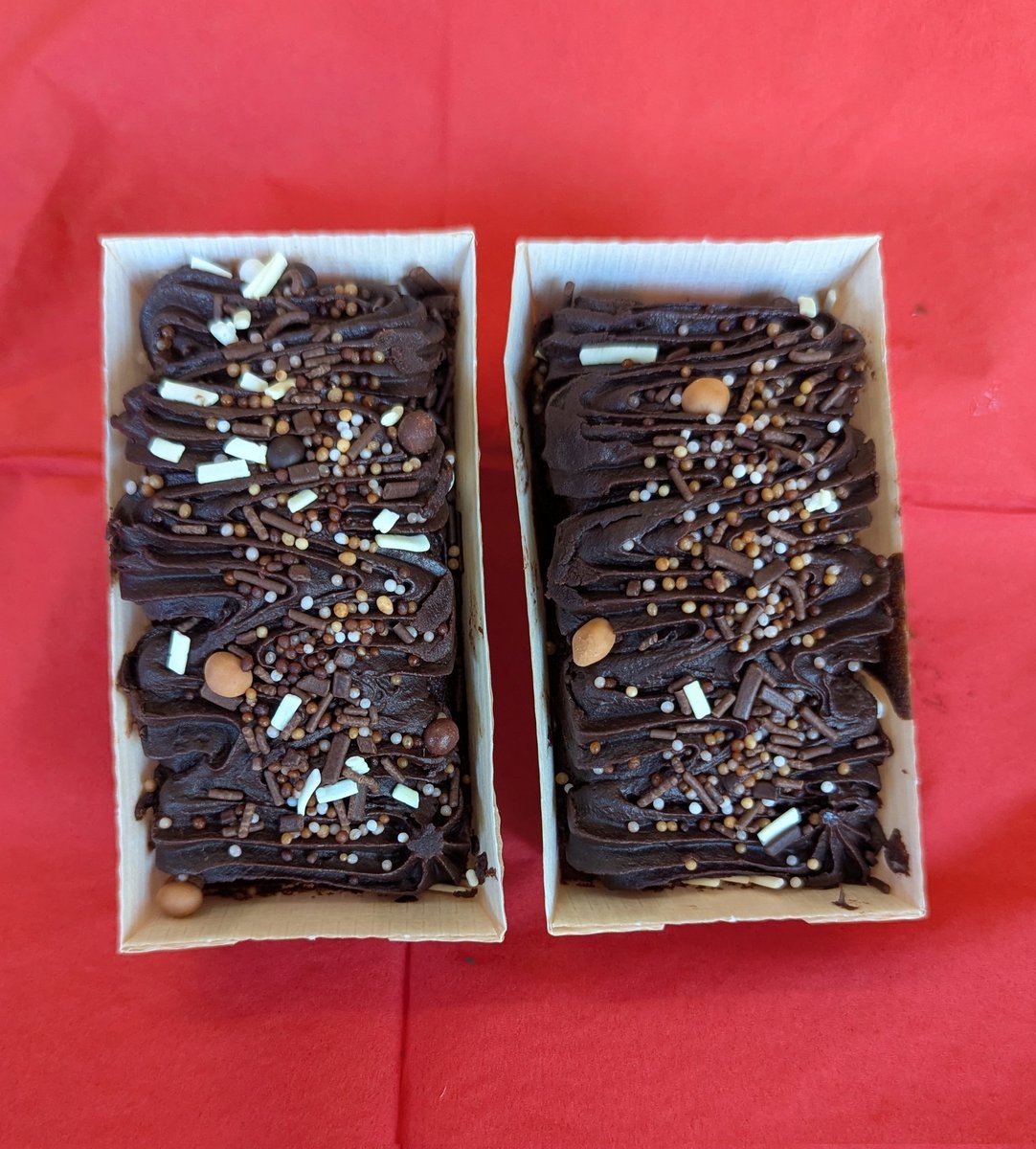 Our fantastic homemade mini loaf cakes are now available to buy online at dafarnnewyddstores.wales/online-shop/ol…