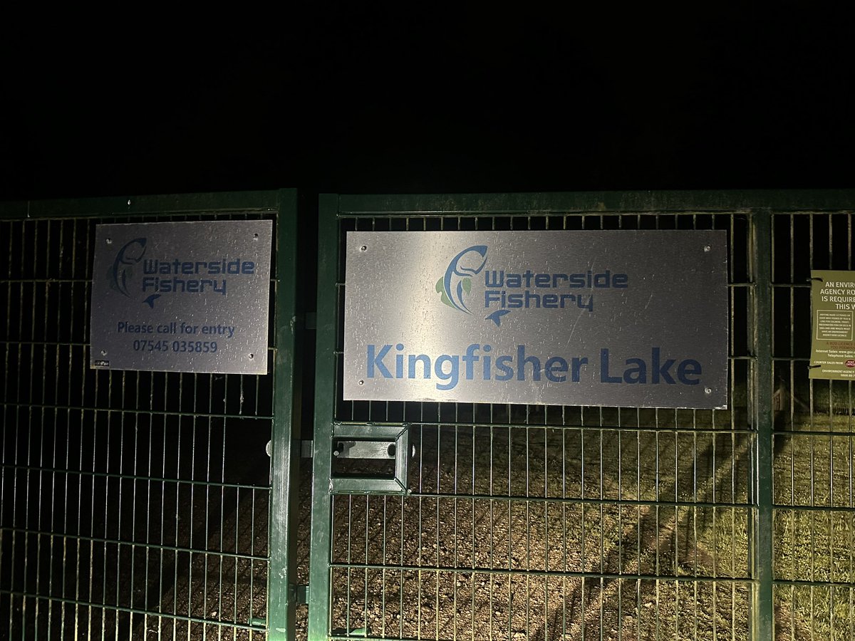 RATdannylad's tweet image. I’ve arrived #waterside #carpfishing come on the big common 🙌🏻😂