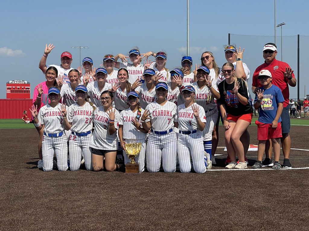 ByAndyMcCulloch's tweet photo. Congrats to the Coahoma Bulldogettes (34-1) on beating S&amp;S Consolidated 14-0 to advance to their 4th consecutive #UILState Championship game🏆 @CISDBulldogs #txhssoftball https://t.co/ZhNs1oZCD0