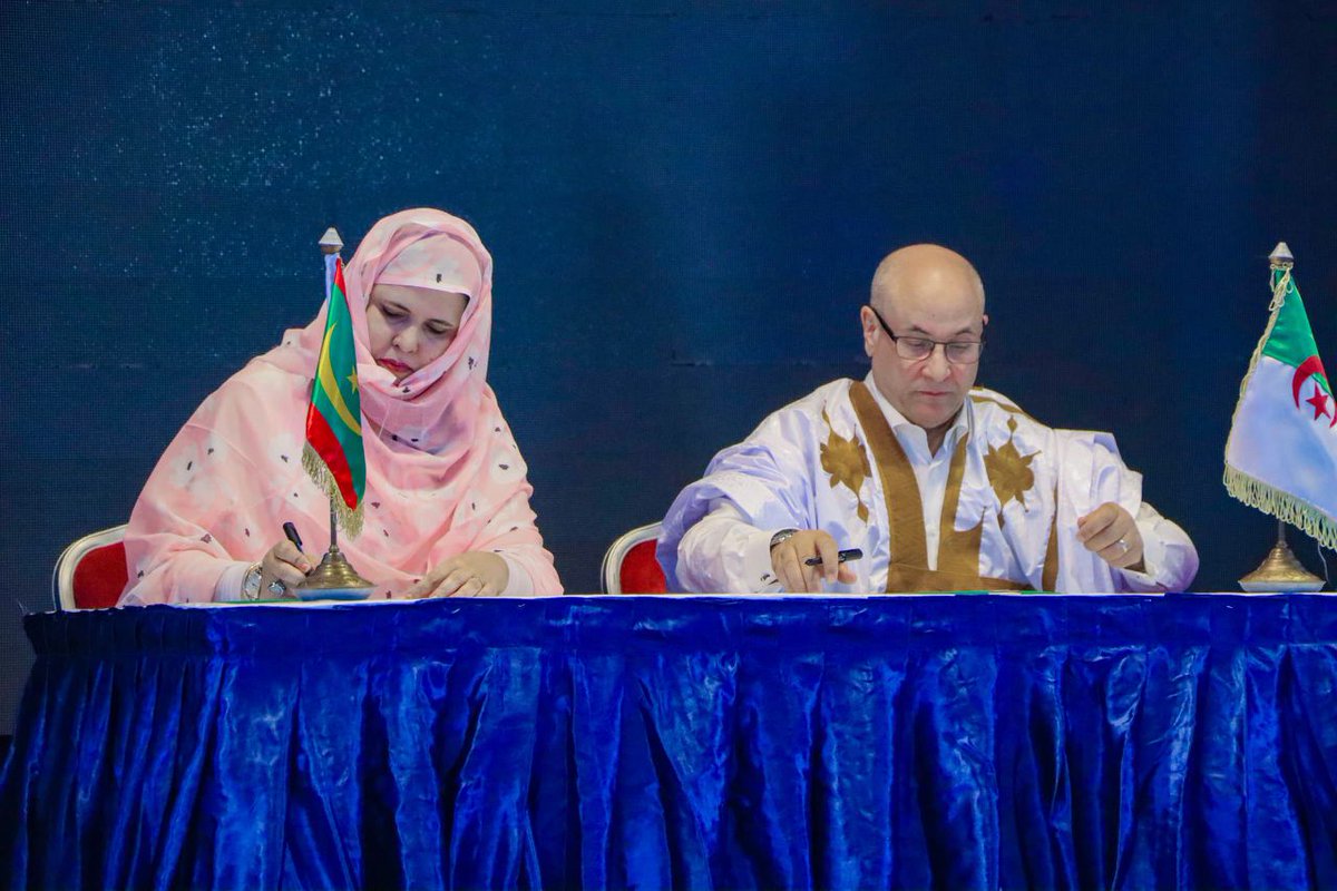 Amelbadji's tweet photo. 🤝🇩🇿🇲🇷 Algeria &amp;Mauritania have taken a major step to strengthen their economic partnership
✅ Enhance consumer protection and product quality
✅ Modernize and digitalize the commercial registry system
#Algeria #Mauritania #EconomicForum #TradeAgreements #BusinessPartnership https://t.co/TRcyN5r9AH