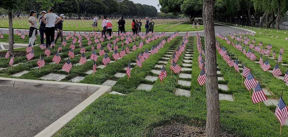 Carmela Burke (@bylinecarmela) on Twitter photo 5/24/25: <a href="/RedCrossLA/">Red Cross Los Angeles</a> volunteers among many individuals and community who placed thousands of flags at Los Angeles National Cemetery to honor fallen soldiers. 5/24/25: <a href="/RedCrossLA/">Red Cross Los Angeles</a> volunteers among many individuals and community who placed thousands of flags at Los Angeles National Cemetery to honor fallen soldiers.