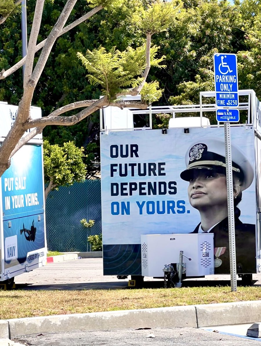 LibertyZSimmons's tweet image. SPOTTED at @LAFleetWeek! Thx for sending CDR @clintceralde. Honored to be part of this incredible celebration of our Navy’s lethality, leadership, & legacy. Wishing everyone a great time learning about the powerful work our #Sailors do every day to keep our nation safe & free! ⚓️