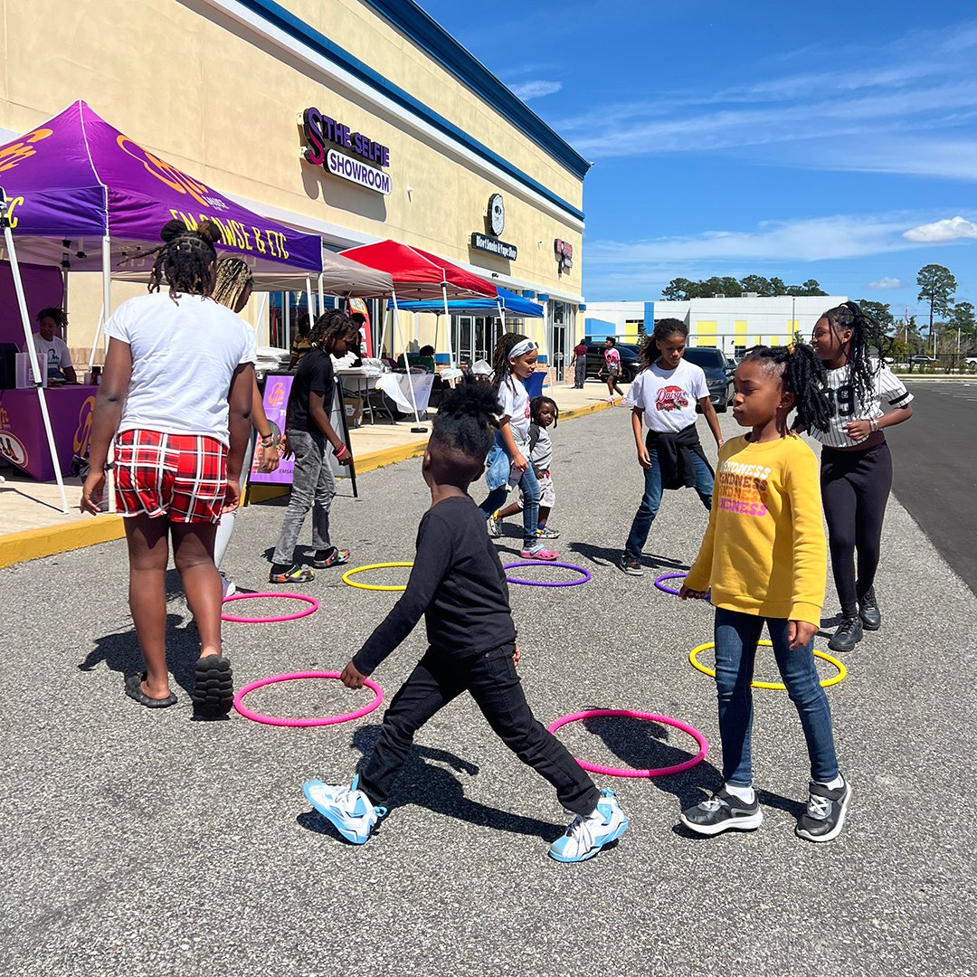 selfieshowroom's tweet photo. 🎉 DUVAL SELFIE FEST is the ultimate family-friendly event!  
📅 Date: May 31st, 2025  
⏰ Time: 12 PM - 5 PM  
📍 Location: 9433 Lem Turner Rd, Jacksonville, FL  
💖 FREE to Attend
💜 FREE Parking  
🎶 Live Music  
🍴 Food Trucks  
👯 Performances
🛍️ Handmade Products https://t.co/QCGfwE7A7R