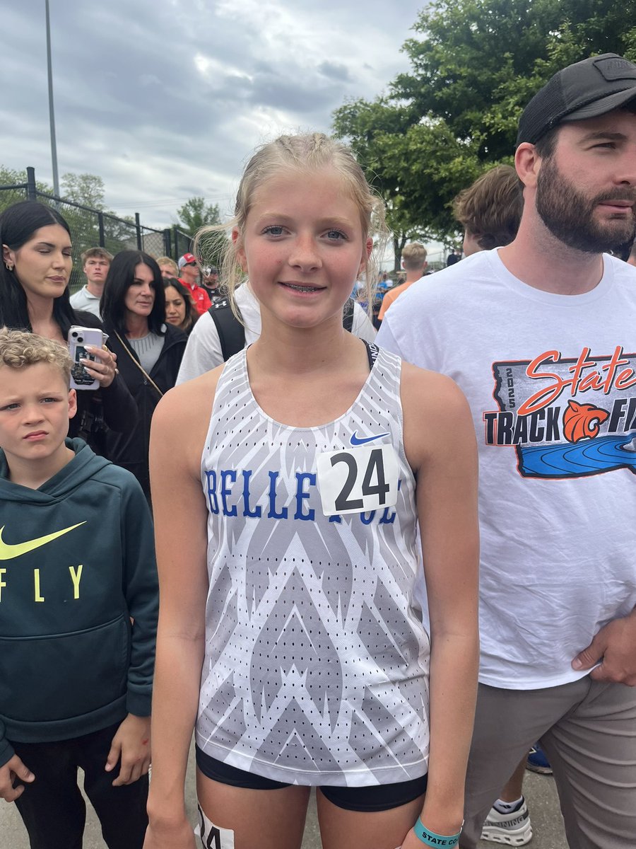 The Lady Comets finish the weekend and season with a PR! Kenzingten finishes the season strong with a PR in the 1500m run. With only running this event 4 times all year she did amazing! Anyone that has ran this race understands how hard that is!