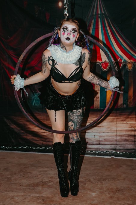 Watch She Devil 😈's leaked NSFW photo on TwXstars