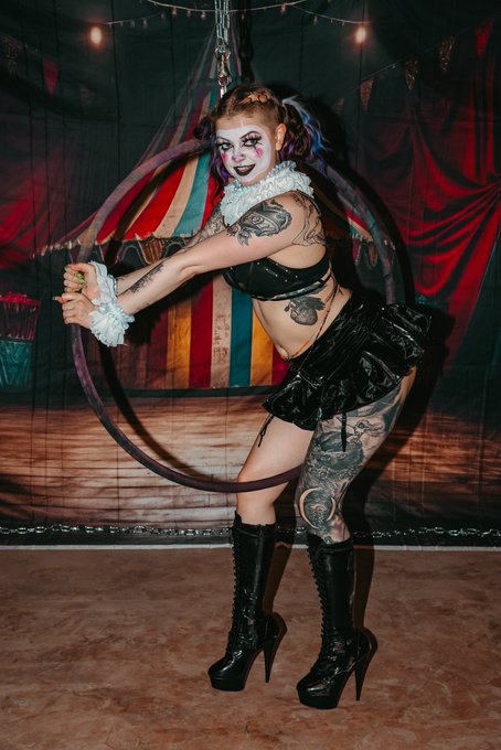 Watch She Devil 😈's leaked NSFW photo on TwXstars