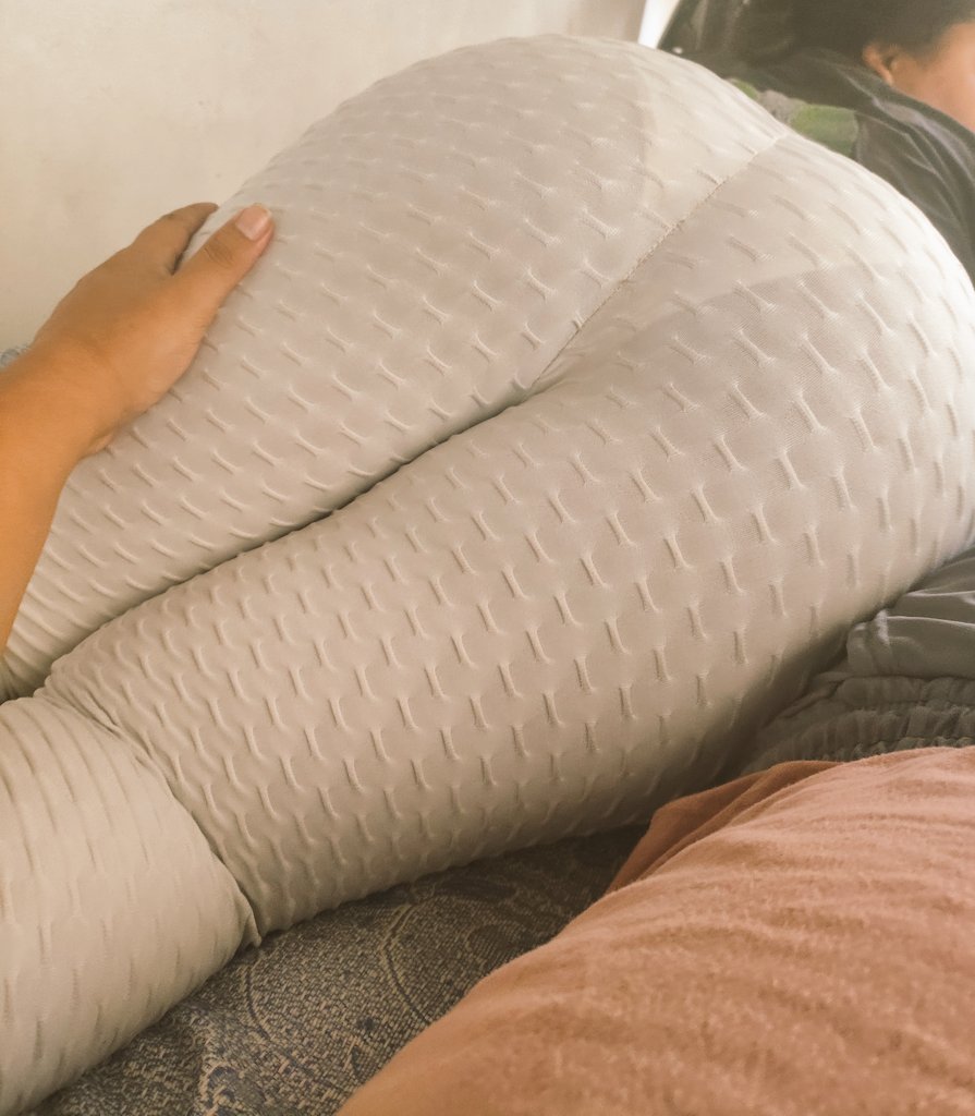 GaboAPortes's tweet photo. Hola 👋  que tal el #culo de mi esposa? #peruanas  #Peru  Somos Nuevos en esta app recomienden comunidades peruanas porfa 👌 https://t.co/ZwDJjiXPyp