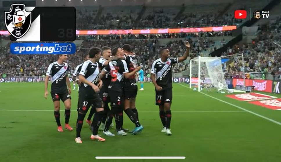 Rayan provocou a torcida do Fluminense, fazendo um sinal de “C”.