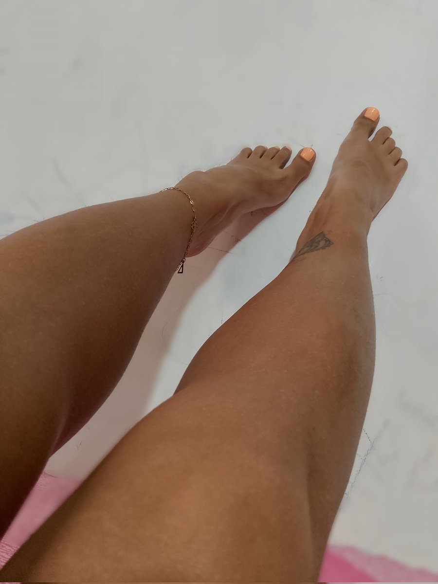 FeetFyah's tweet photo. Orange 🍊🧡

#feetfetısh #piesdemujer #piesmujer #feetworshi̇p #fetiche #fetish https://t.co/GoUMqN0EIi