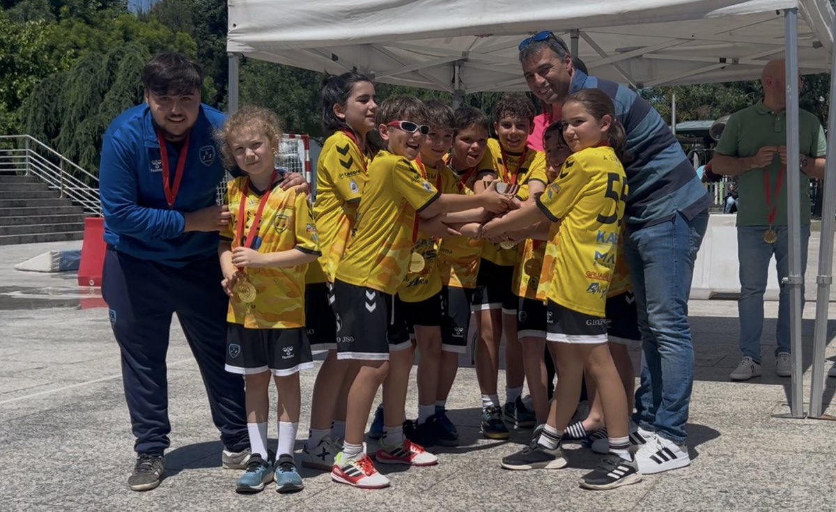 DiegoMCora's tweet photo. III Torneo Santa Rita Balonman Arousa, categorías benjamin y alevín mixtos!!! https://t.co/xDBDdLgC7U