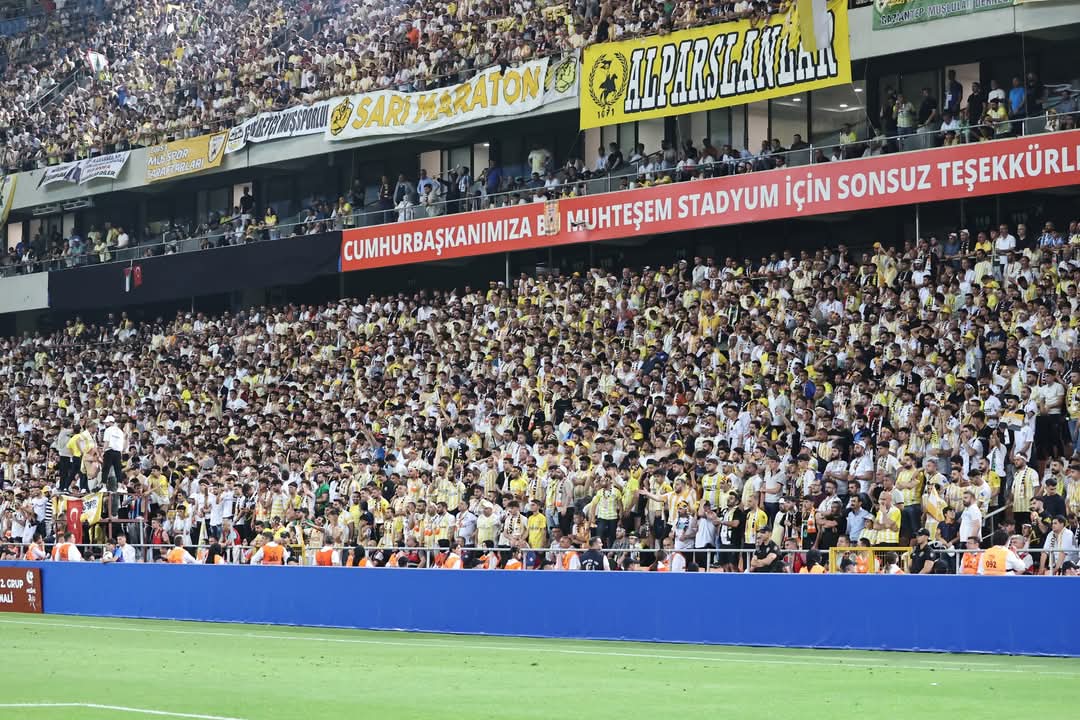 Mus_Sporr's tweet photo. İyi Geceler ŞAMPİYON TAKIMIN ŞAMPİYON TARAFTARLARI 💛🤍💛 https://t.co/L8IbIHxMsI