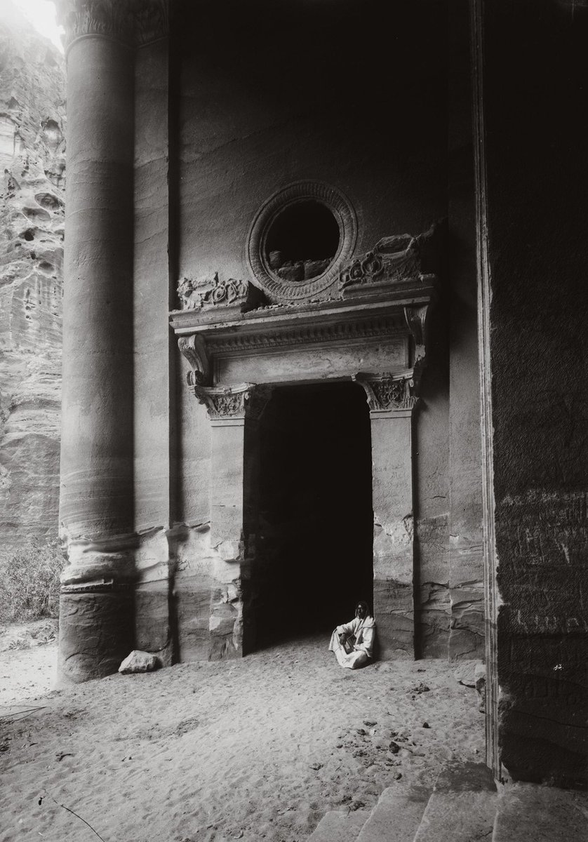 Side doorway of Al-Khazneh, in Petra, Jordan 🇯🇴