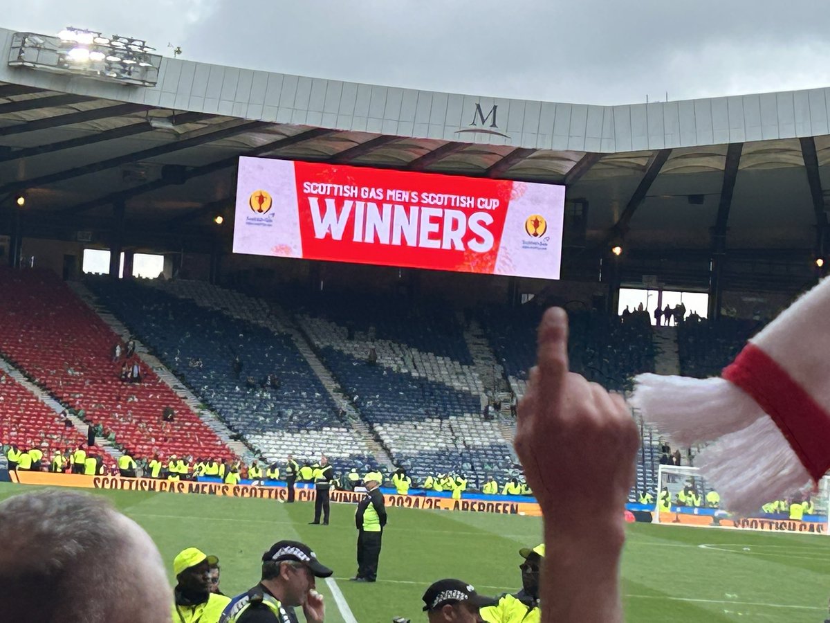 smid71's tweet photo. Fitba’, bloody hell!

Incredible to experience that with my Son today.

#ScottishCup #aberdeenfc https://t.co/wQRCzaaqqj