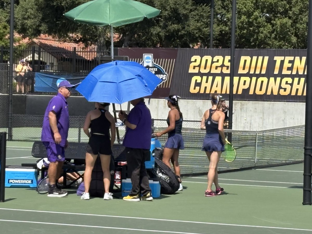 hdavis10's tweet photo. Carmen is BATTLING! After dropping set 1 4-6, She just won set 2 in a tiebreaker. #GOOOOCARMEN. #GOREGALS!! #d3tennis https://t.co/SZN82k42Cy