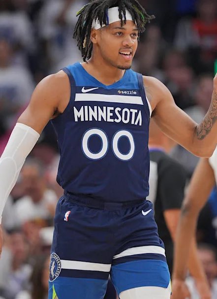 TERRENCE SHANNON JR. TONIGHT:

15 POINTS
5/8 FGM
4/4 FTM 

ONLY 13 MINUTES 

🔥🔥🔥🔥