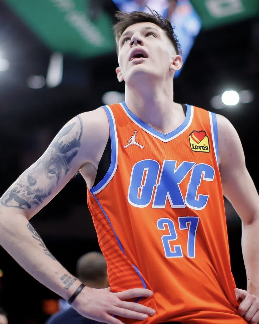 STEALING A JERSEY FOR EVERY WIN
1-2
#WOLVESBACK
s/o vit