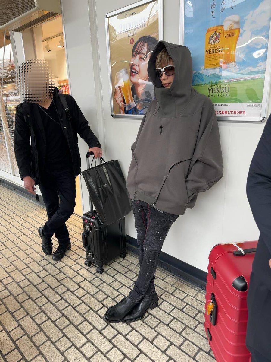 GACKT秘書より ご挨拶】 初めまして。 GACKTの秘書を務めております