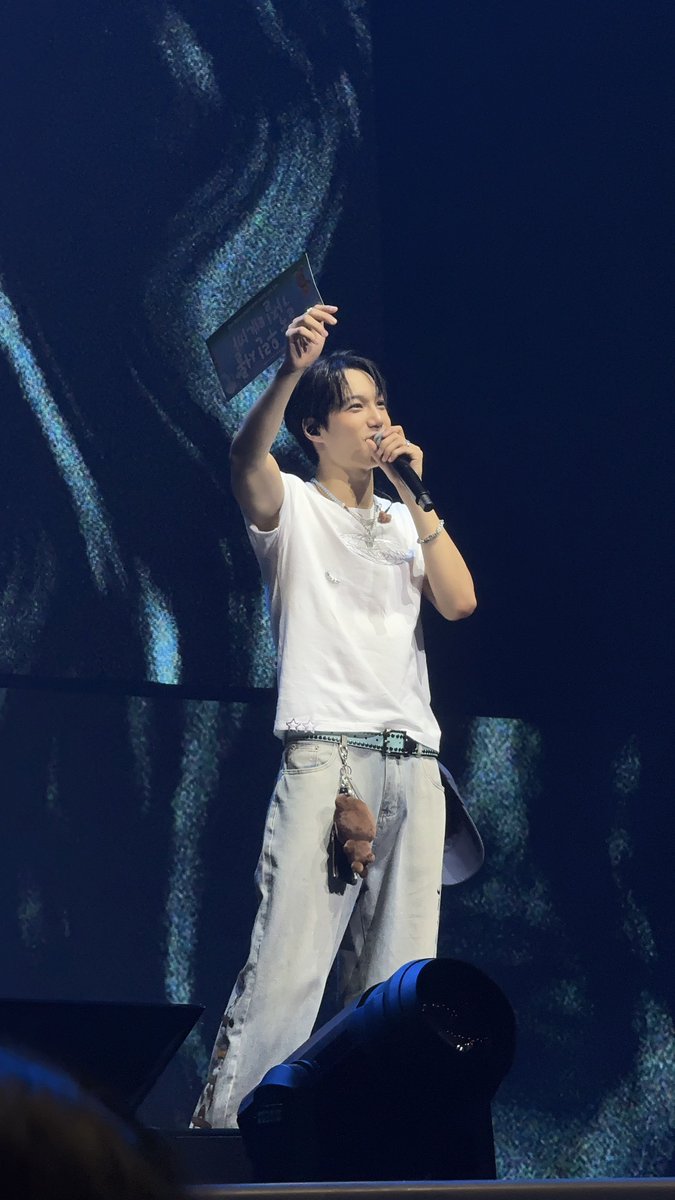 jonginiism's tweet photo. saw you again after 7 years 🥹💛🐻 https://t.co/VrXg2RA3fG