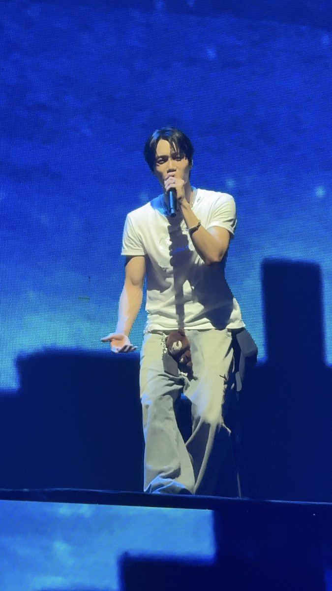jonginiism's tweet photo. saw you again after 7 years 🥹💛🐻 https://t.co/VrXg2RA3fG