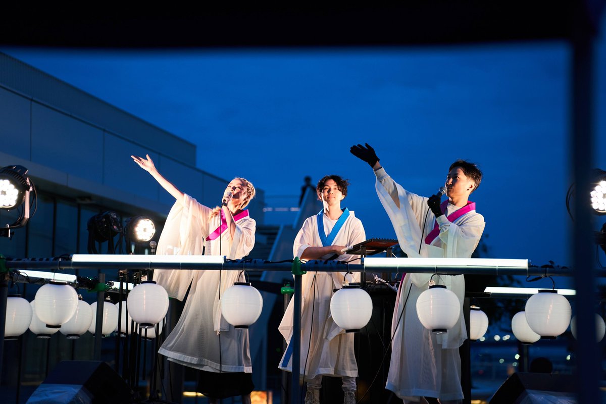 【Time Table】
14:00 DANCE SHOW CASE
15:00 Dance＞BOND COLOR Special Dance Stage
15:30/16:30 LIVE＞戸板通り通過中
17:00 ☆LIVE＞五十鈴ココ（NBB Singer）
17:45 ☆LIVE＞REATMO（NBB Beatboxer）
18:30 ★NO BORDER BONODORI
10:00 ☆DJ＞YOU Hilty&amp;Bosh（NBB Dancer）