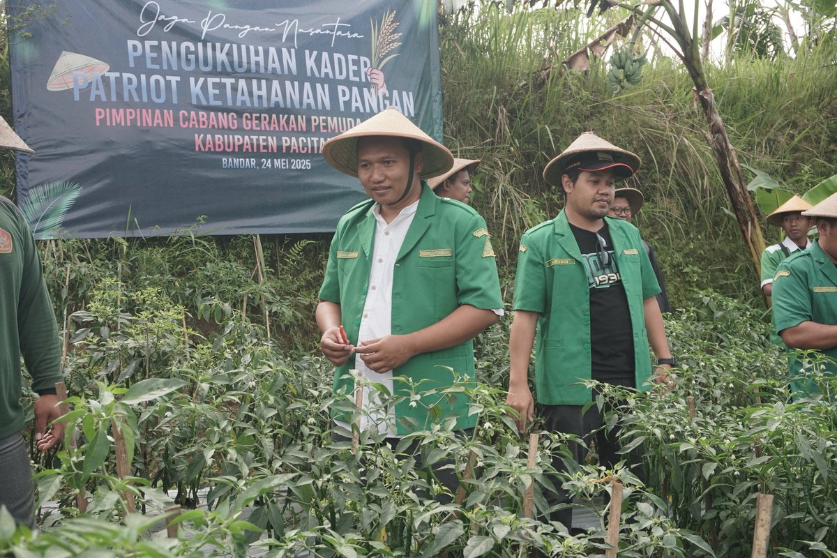 Jaga Pangan Nusantara 

Pengukuhan Patriot Ketahanan Pangan Pimpinan Cabang Gerakan Pemuda Ansor diawali dengan Panen Cabe, Porang dan Lele di Kecamatan Bandar, Pacitan 

#AnsorBanserPacitan 
#PatriotKetahananPangan