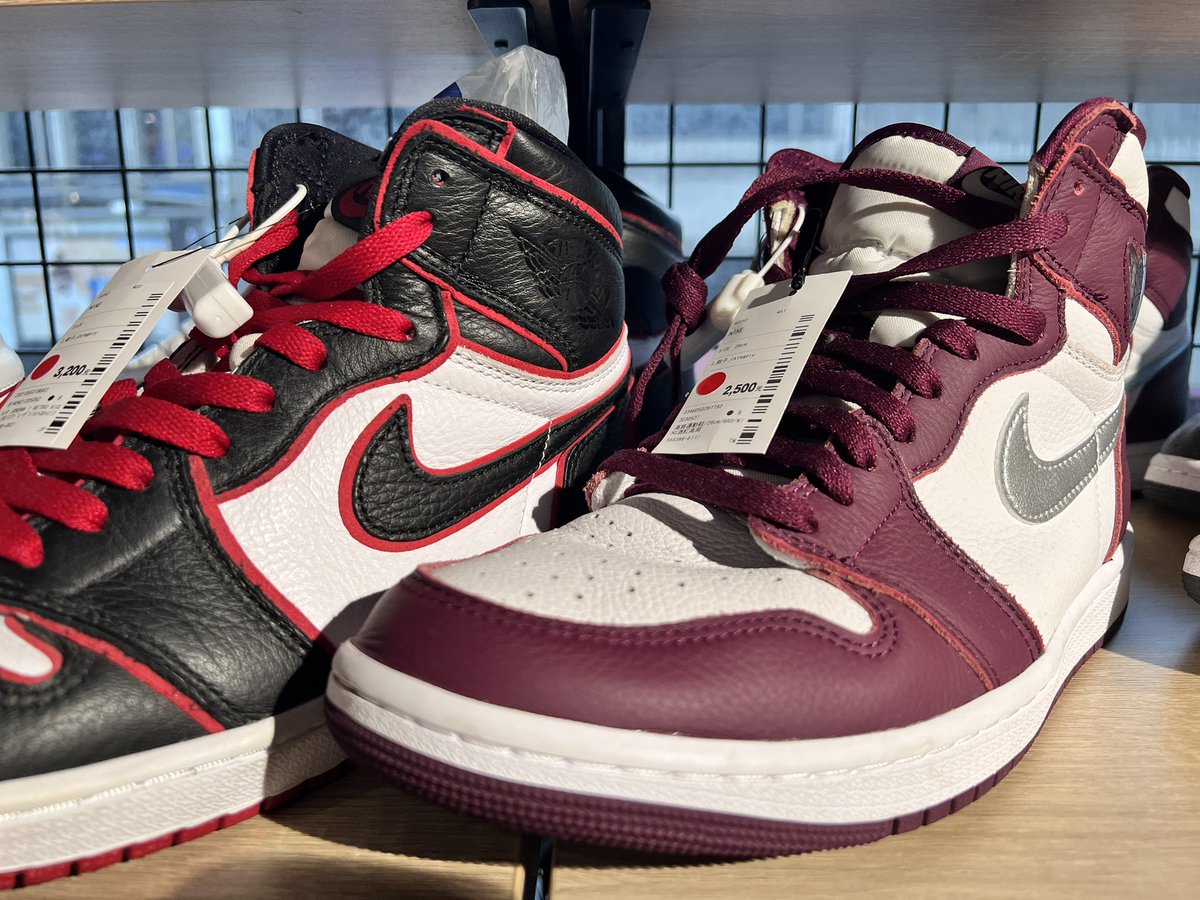 二手商店有時能看到比較多高幫的款式，價格也好讓人心動，才1800-3200NT，看著鞋況也不錯。可是不能再買了！(抓著自己的手)