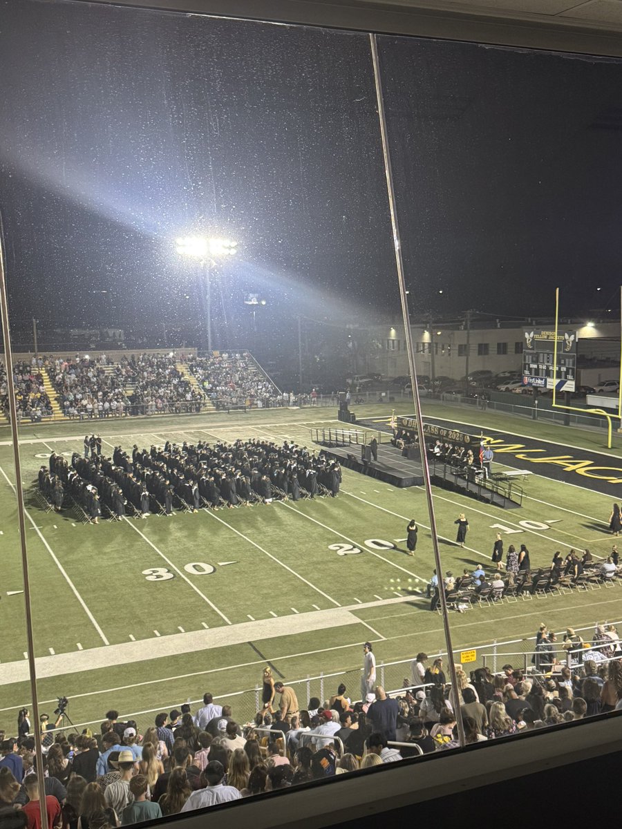 Officially DHS Alumni! Make us proud, Class of ‘25! 🖤🐝💛