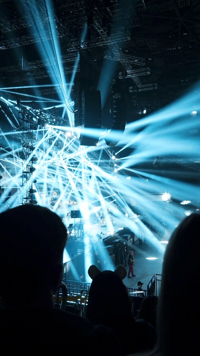 #HansZimmerLive 映画音楽の極北に佇む人、ハンス・ジマー。
その音の宇宙を、そして時間を、生で浴びてきた。
素晴らしすぎました。まさかLiveで聴ける日が来るなんて……。
無理やり名古屋まで弾丸ツアーして、本当に良かった。