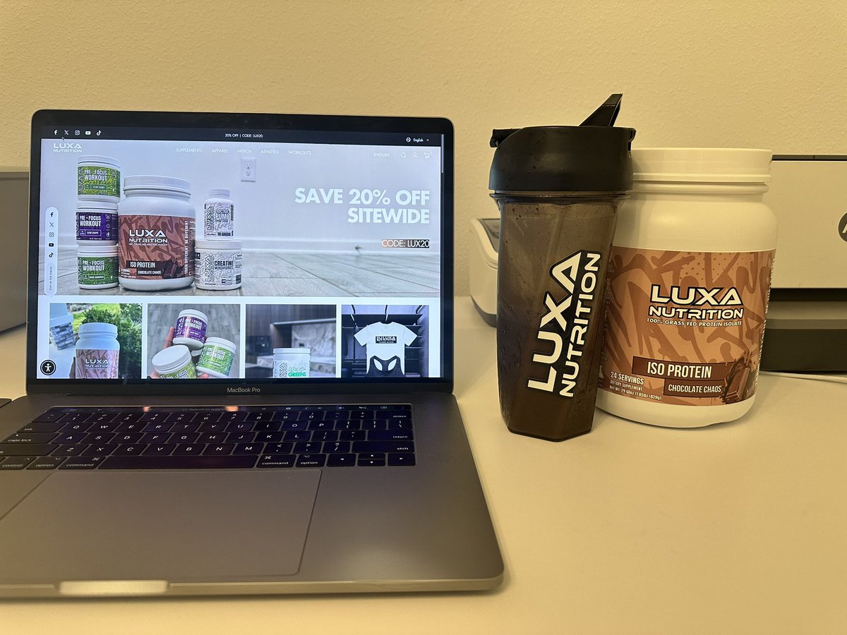_ChrisFlex_'s tweet photo. Building a brand | Late night vibes
@LuxaNutrition https://t.co/L4t5Z15T6x