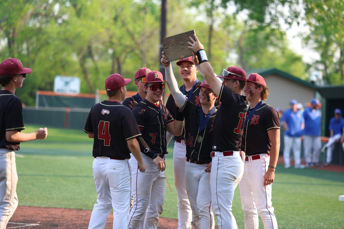 DaviesBaseball's tweet image. 𝟮𝟬𝟮𝟱 𝗘𝗗𝗖 𝗖𝗛𝗔𝗠𝗣𝗦 🏆

Davies takes down Sheyenne 1-0 to claim the 2025 Eastern Dakota Conference title!

#DaviesBaseball