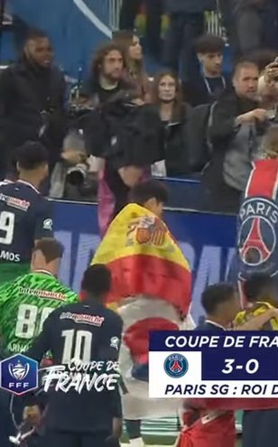 파비안이 스페인국기까지 둘러주는 바람에 이거 완전 반반강인이자나ㅋㅋㅋㅋ🇰🇷🇪🇦