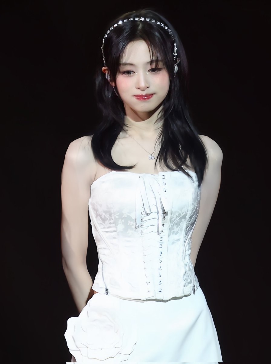 slayeon__'s tweet photo. Until this moment I didn't know how much I needed this bangless Ahyeon.𖥔 ࣭ ˖๋ ࣭ ⭑
I can't belive my eyes because 
"SHE IS SO HEAVENLY BEAUTIFUL "

#AHYEON #아현 #BABYMONSTER https://t.co/83BsMe08Py