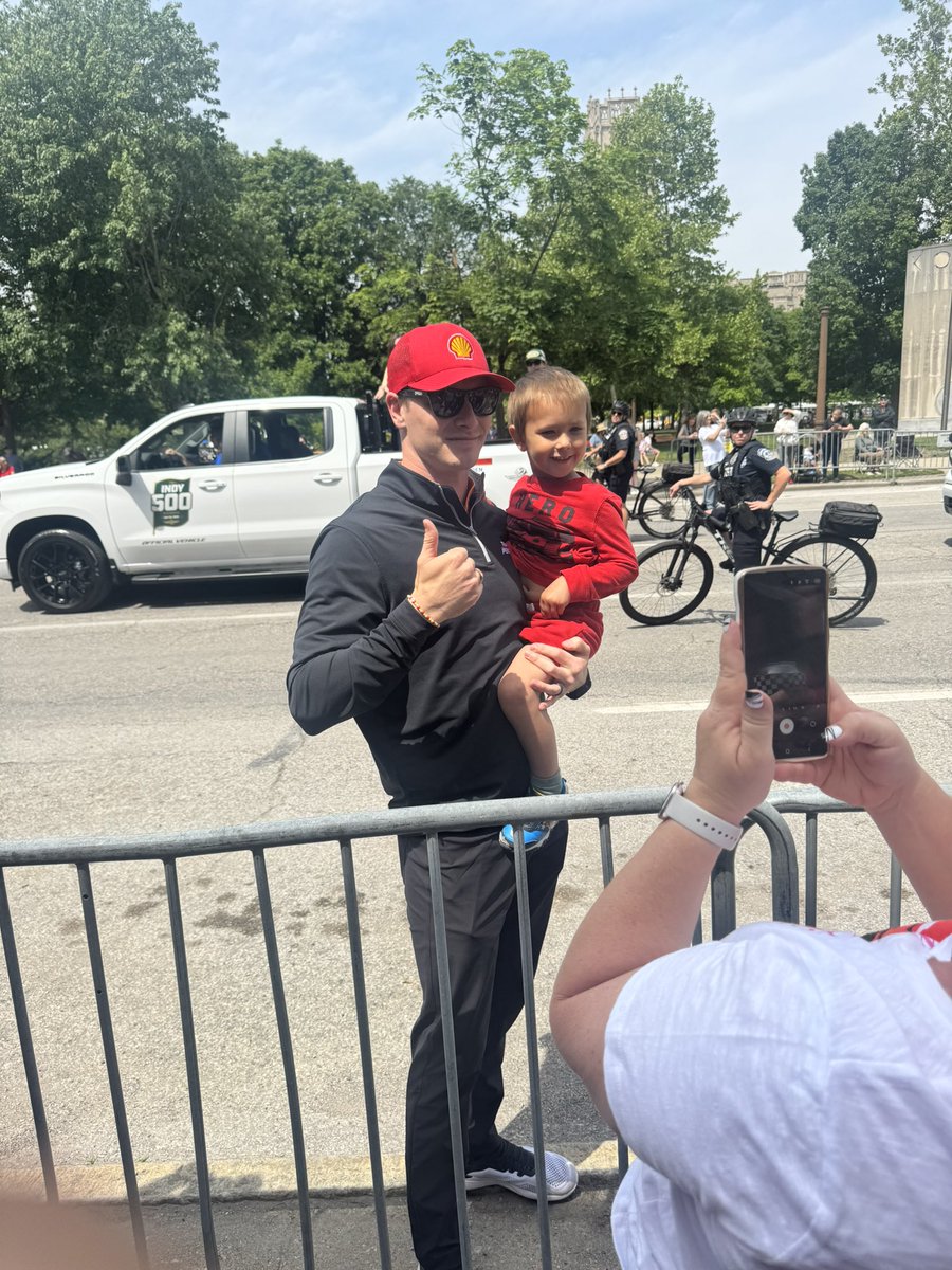 bsheikhe's tweet image. Second year at the Indy 500 parade—such a fun day. Love this time of year!

#Indy500 #ParadeVibes #IndyLove #RaceWeekend #MemorialDayFun