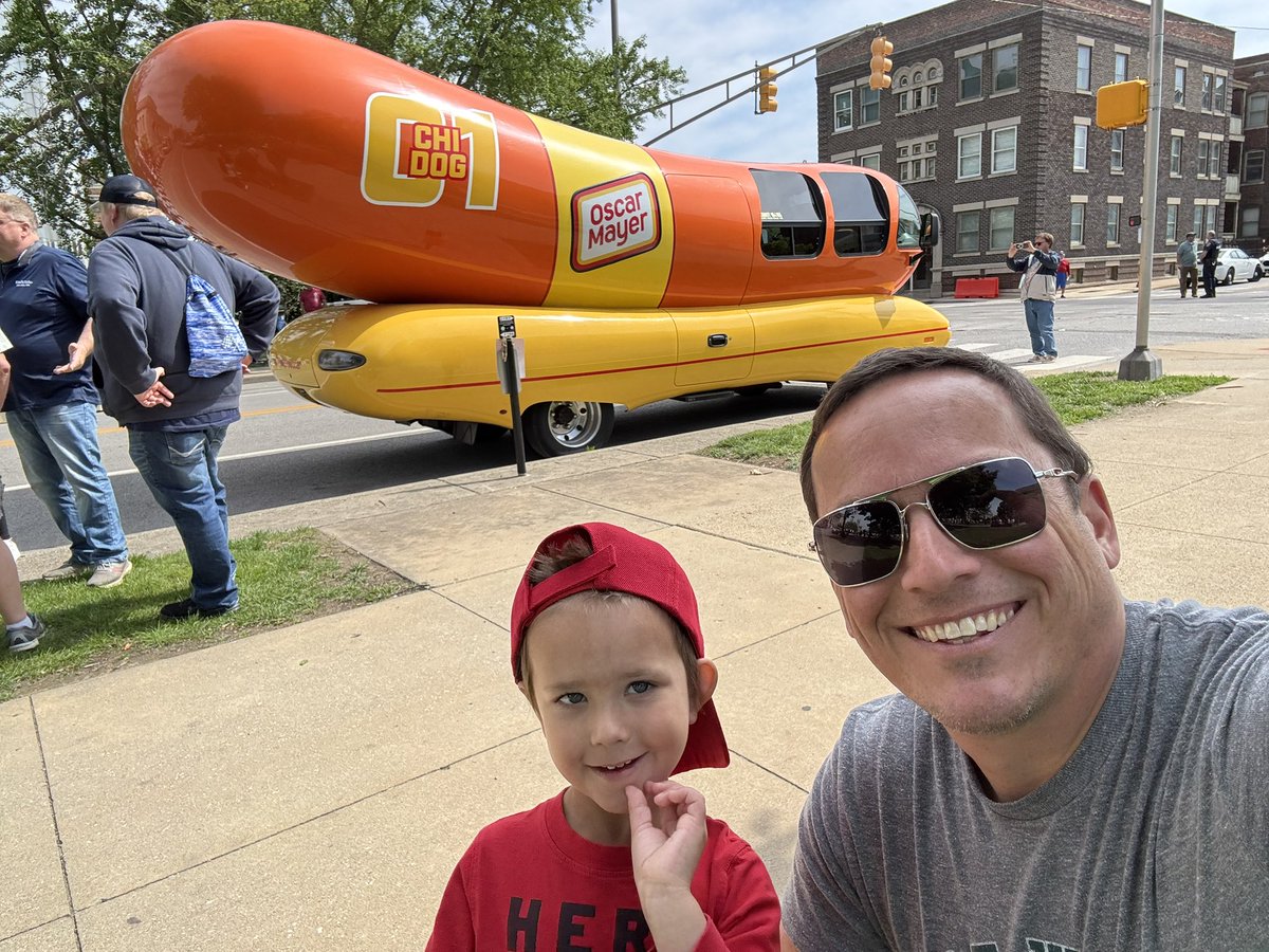 bsheikhe's tweet image. Second year at the Indy 500 parade—such a fun day. Love this time of year!

#Indy500 #ParadeVibes #IndyLove #RaceWeekend #MemorialDayFun
