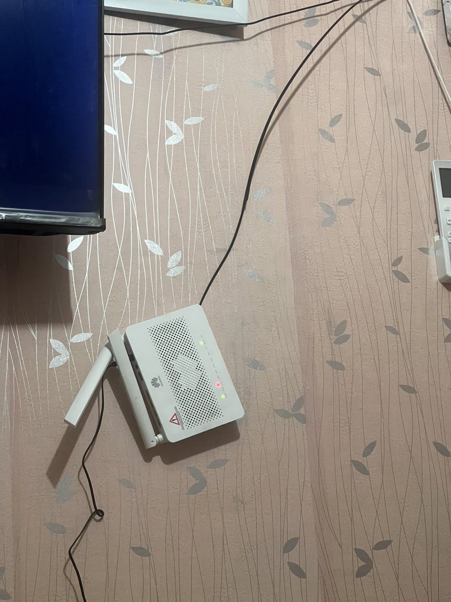 riskagustianaa's tweet photo. min @oxygenidhome ini loss merah lagi wifi syaa udh di cabut dan dimatikan kemudian hidupkan kembali masih begini. tiba2 aja https://t.co/kkobrG5KQz