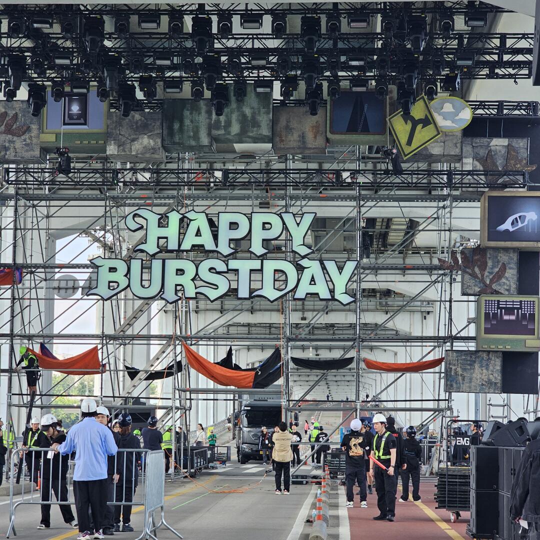 CheolsNoona's tweet photo. The stage is on progress~ https://t.co/XwKsn5riGx