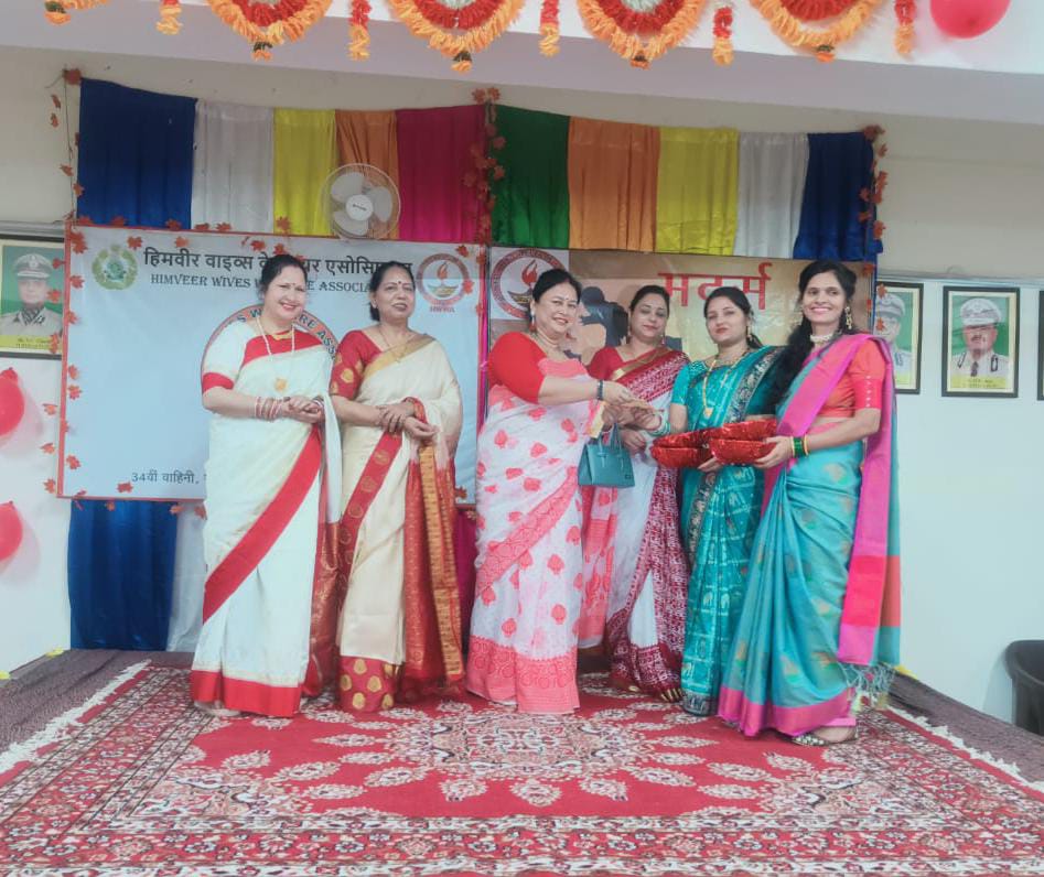 34वीं वाहिनी #ITBP में चीफ पैट्रन #HWWA श्रीमती सरोजिनी बिष्ट के नेतृत्व में मासिक हावा संगोष्ठी आयोजित की गई। महिलाओं व बच्चों द्वारा रंगारंग सांस्कृतिक प्रस्तुतियाँ दी गईं। अंत में, सभी प्रतिभागियों को सम्मानित किया गया।
#Himveers