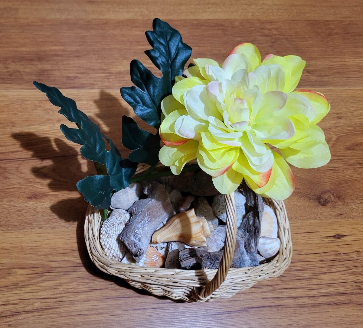 Erle Clavet | Fantasy Author, Artist (@erleclavet) on Twitter photo I did up this cute little basket into a nice small arrangement. I love how simple can be so elegant!
Size: 9"×9"×8"
#artist #art #flowerarrangements I did up this cute little basket into a nice small arrangement. I love how simple can be so elegant!
Size: 9"×9"×8"
#artist #art #flowerarrangements