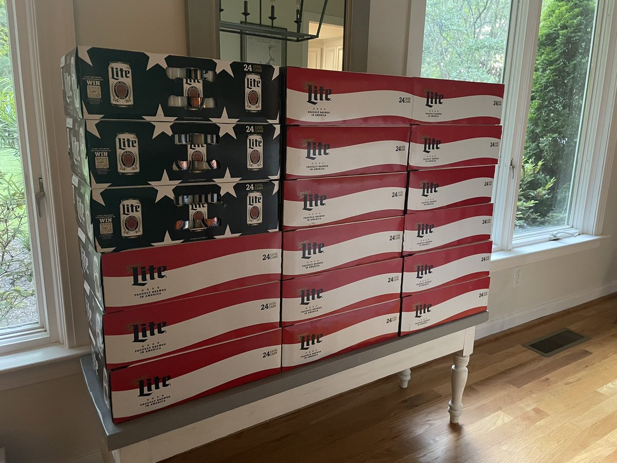 SnackCrackers1's tweet photo. @MillerLite Happy Memorial Day! Drink responsibly! https://t.co/wz7SoLA8kO