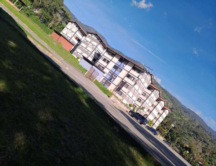 Reporte Ya (@reporteya) on Twitter photo #24May #Trujillo #Boconó
Habitantes de la Comuna Fabricio Ojeda y la Primera Sabana exigen a Hidroandes restablecer el suministro de agua potable. Denuncian que solo llegó unas horas el #23May y no alcanzó a todos los pisos, afectando sus tareas diarias. - <a href="/diariodlosandes/">Diario de Los Andes</a> #24May #Trujillo #Boconó
Habitantes de la Comuna Fabricio Ojeda y la Primera Sabana exigen a Hidroandes restablecer el suministro de agua potable. Denuncian que solo llegó unas horas el #23May y no alcanzó a todos los pisos, afectando sus tareas diarias. - <a href="/diariodlosandes/">Diario de Los Andes</a>