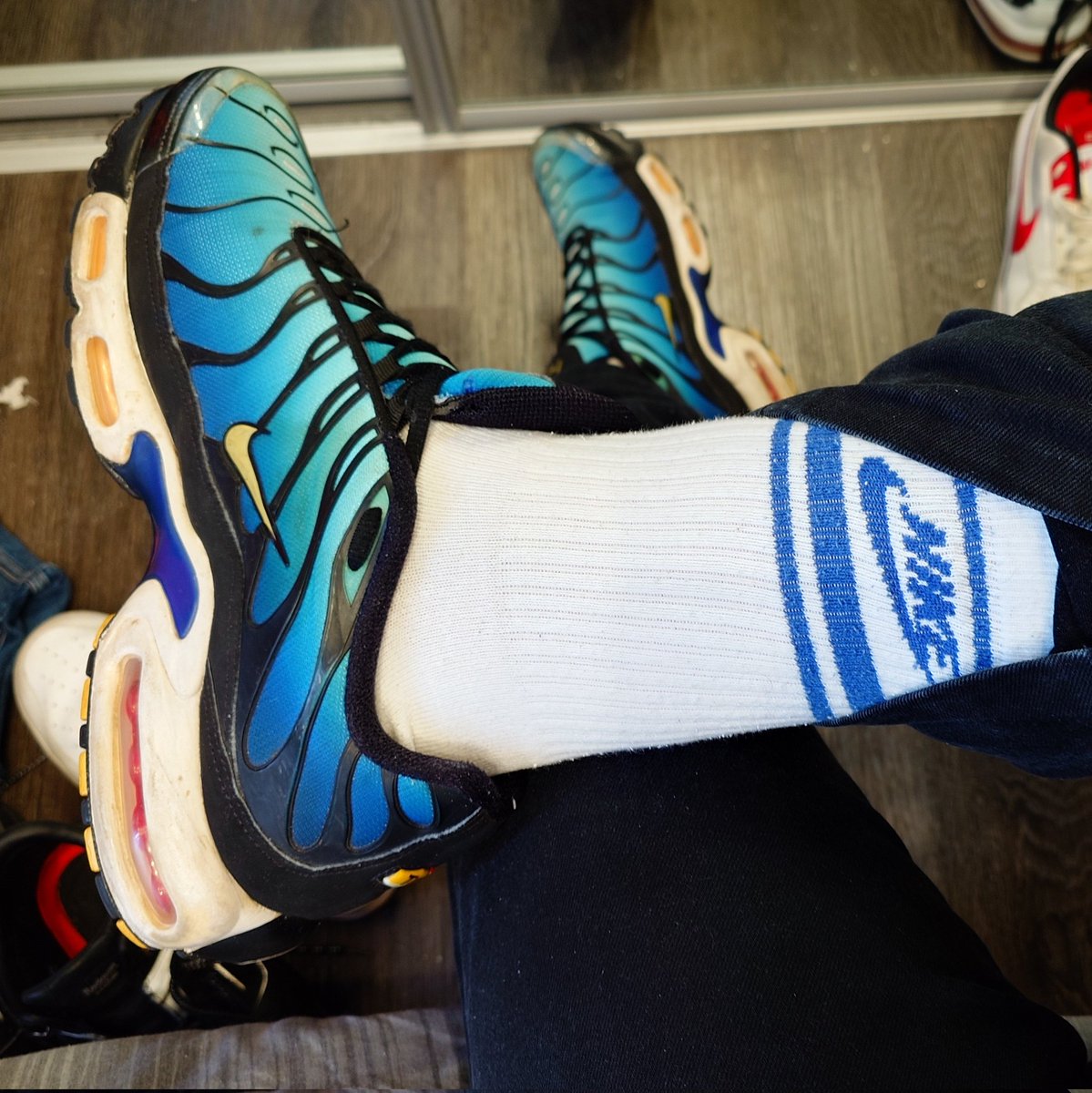 CurwenSimon's tweet image. My #awakening pair of kicks.

I've had a thing for #Nike TN since I saw the #hyperblue on a classmate decades ago in 1998.

These are my 2018 20th Anniversary pair of Hyperblue #Tns

#niketn #niketuned #nikeairmaxtn #nikeairmaxtuned #nikeplus #nikeairmaxplus #airmaxplus