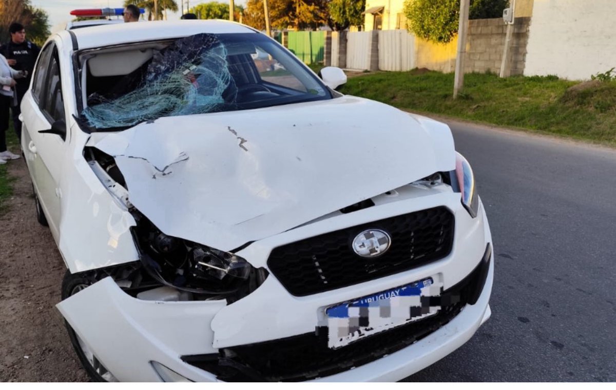 MUERE UNO DE LOS PEATONES EMBESTIDOS EN JURISDICCIÓN DE LA SECCIONAL LAS PIEDRAS
[ actualidad.com.uy ]

Embistió primero a un joven de 25 años, quien resultó gravemente herido. Continuó avanzando unos 300 metros más, donde impactó a otro peatón, de 49 años, quien falleció.