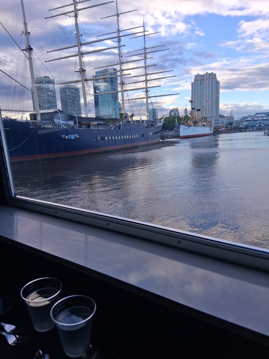 edub30's tweet image. Dinner Time Cruise#philly 

#COLDAF