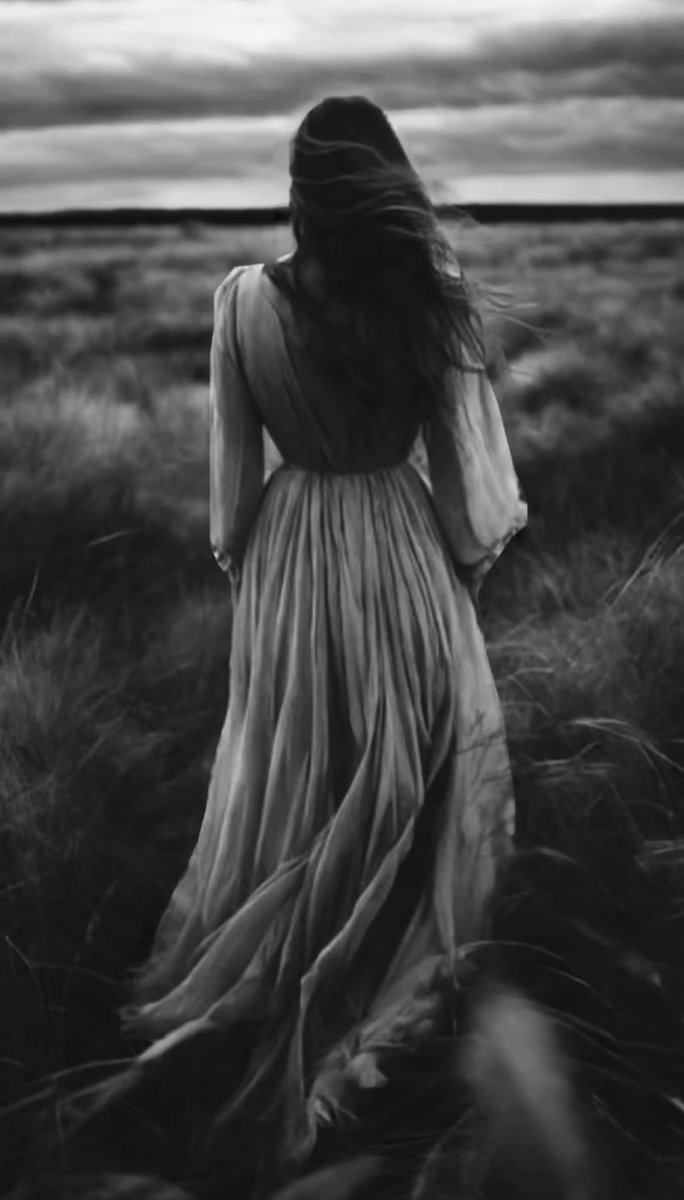 Anlatacak çok şeyler vardır !!!

Vardır ama değişeceğine inancın kalmamıştır.