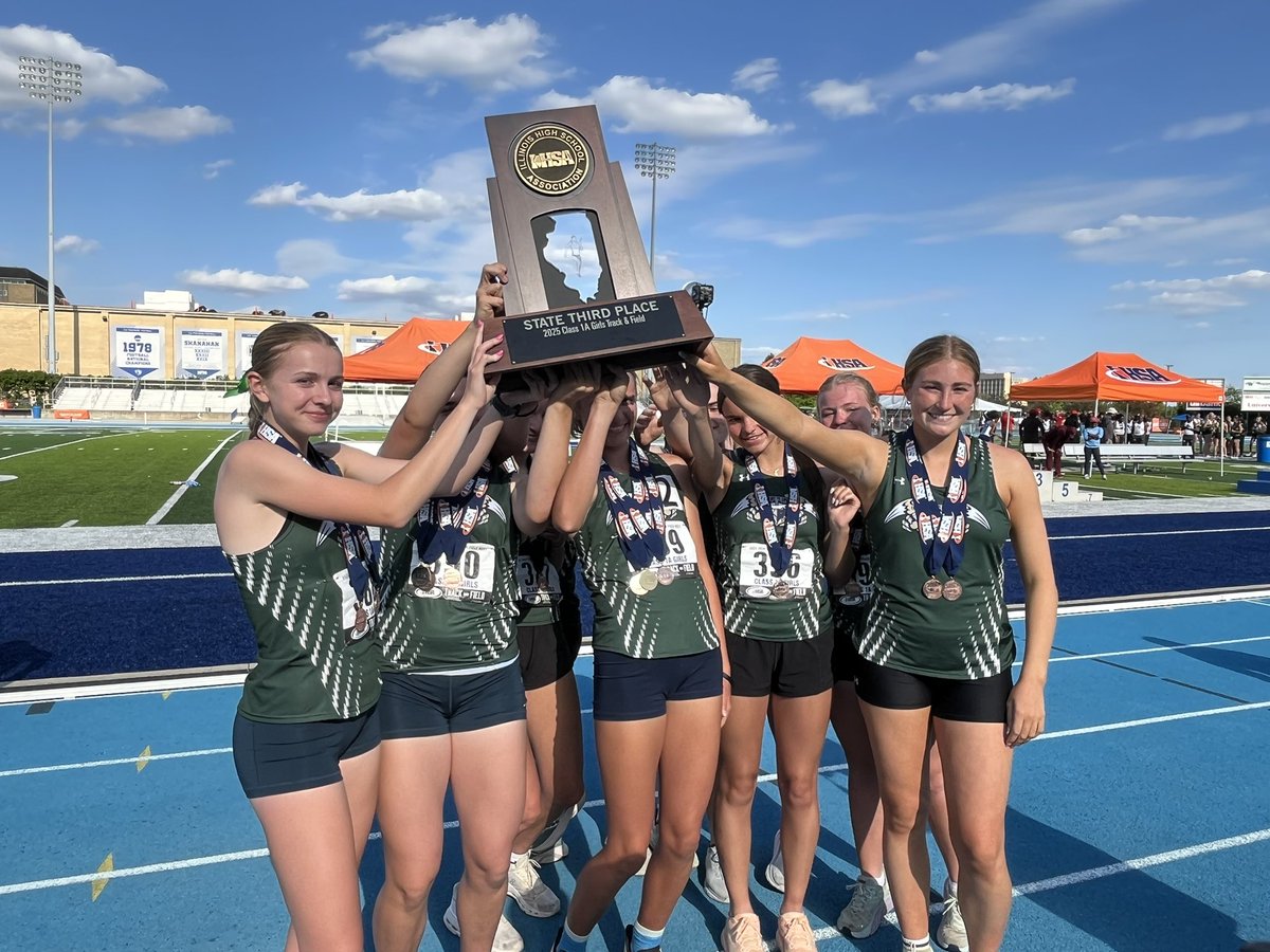 FMCHSAthletics's tweet image. Congratulations to the girls track team on a 3rd place finish at the IHSA State Finals!

Mia Range 4th in High Jump
Jane Cummins 8th in 3200M
Lilly Gilbertson 4th in 100M
Elena Rybak 1st in 800M-1A record
E. Rybak 1st in 1600M
L. Gilbertson 4th in 200M
L. Gilbertson 2nd in 400M