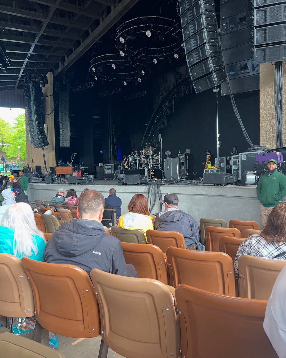 B_Zack's tweet image. DMB show #75
