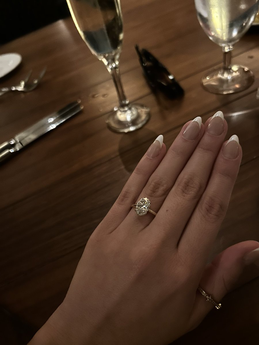 osnapitzromi's tweet photo. Damn I’m really getting married holy shit wtf https://t.co/IHCMkxITu5