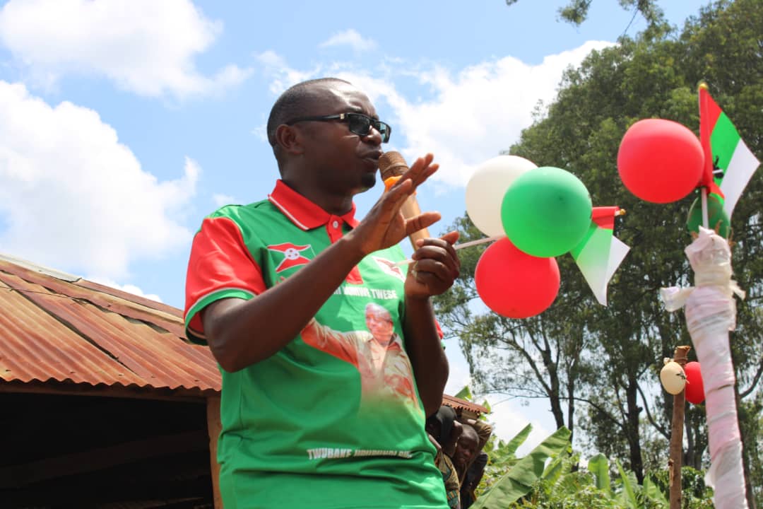 CnddFddButanyer's tweet photo. #Muhanga 24/5/2025, imitumba 53 niyoUbuserukizi bwa @CnddFdd  muri komine Muhamga bamaze gucako aho bari mubikorwa vyimyiyamamazo, kumusi wa 10  imyiyamamazo ikaba yabereye kumitumba ya #Gitamo,#Nyamitanga,#Bushoka, #Nyarurambi na #Rango Kakaba kabaye akaryo kokwakira abashasha. https://t.co/OTqSYe55UX